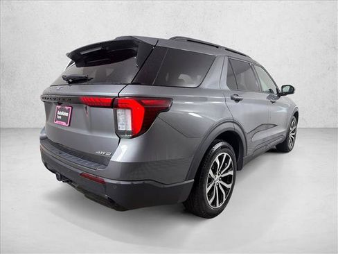 Used 2025 Ford Explorer ST-Line AWD/4WD image 3
