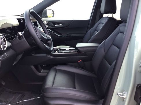 Used 2025 Chevrolet Equinox LT w/ Convenience Package II AWD/4WD image 9