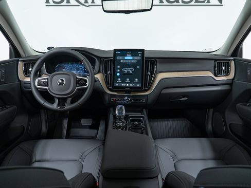 New 2026 Volvo XC60 B5 Core w/ Climate Package image 15