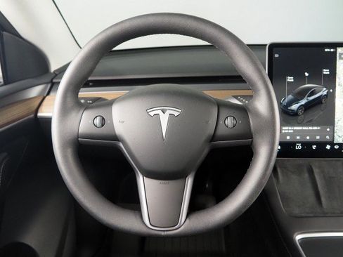 Used 2025 Tesla Model Y Long Range AWD/4WD image 18