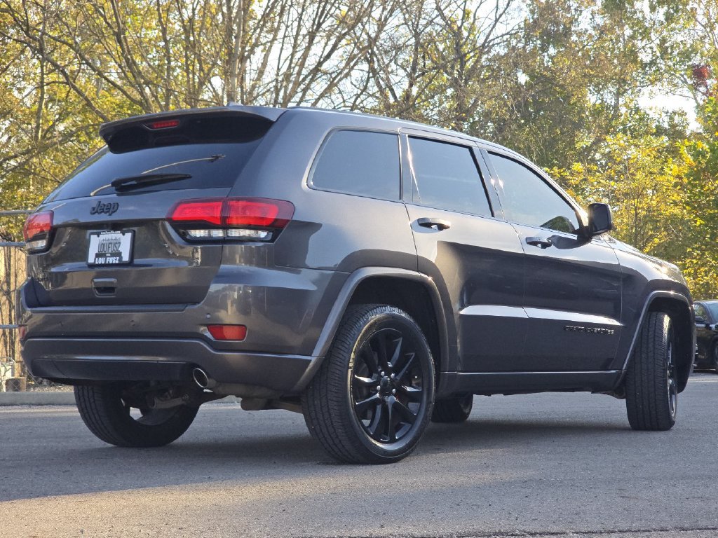 Used 2018 Jeep Grand Cherokee Altitude AWD/4WD image 17