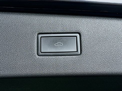 Used 2024 Volkswagen Tiguan SE FWD image 28