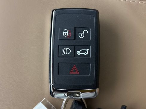 Used 2026 Land Rover Defender 110 S AWD/4WD image 32