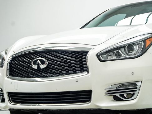 Used 2015 INFINITI Q70 3.7 RWD image 2