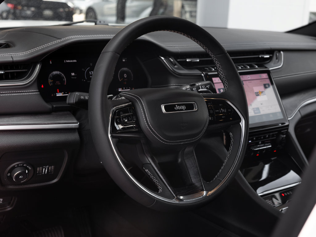 Used 2023 Jeep Grand Cherokee L Overland AWD/4WD image 14