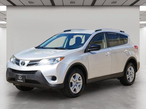 Used 2015 Toyota RAV4 LE AWD/4WD image 2