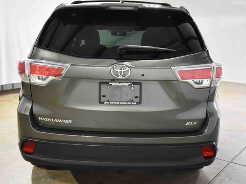 Used 2015 Toyota Highlander XLE image 8