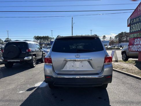 Used 2011 Toyota Highlander 4WD image 6
