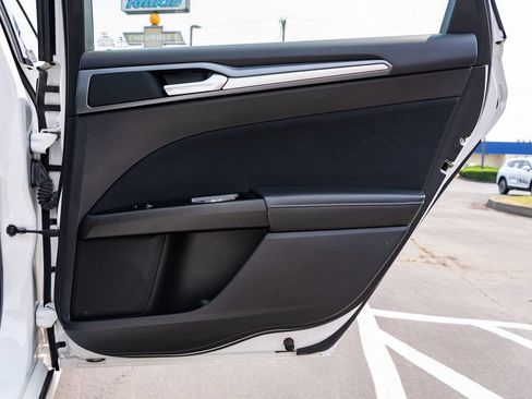 Used 2016 Ford Fusion SE FWD image 26