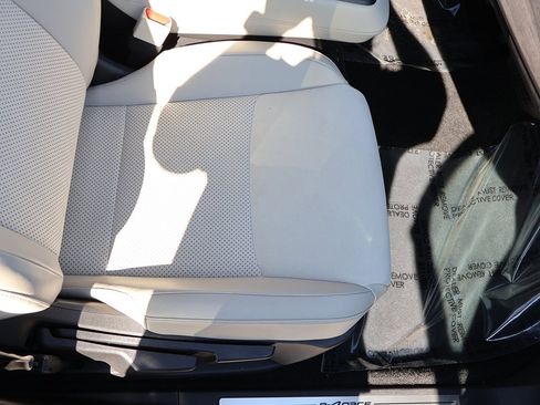 Used 2024 Nissan Ariya AWD image 32