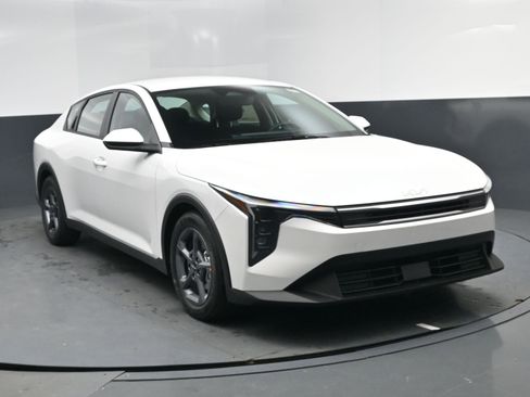 New 2026 Kia K4 FWD image 21