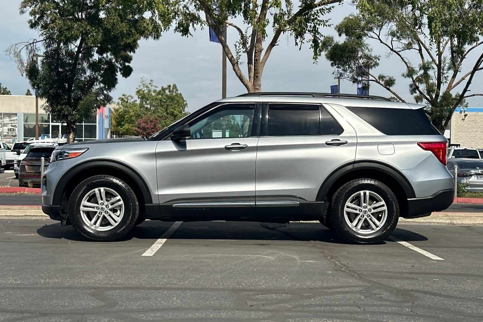 Certified 2023 Ford Explorer XLT AWD/4WD image 6