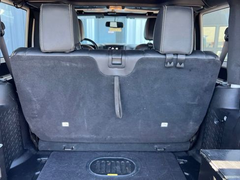 Used 2017 Jeep Wrangler Rubicon AWD/4WD image 36