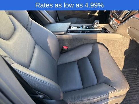 Certified 2023 Volvo XC60 B5 Plus image 3