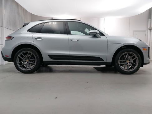 Certified 2025 Porsche Macan image 8