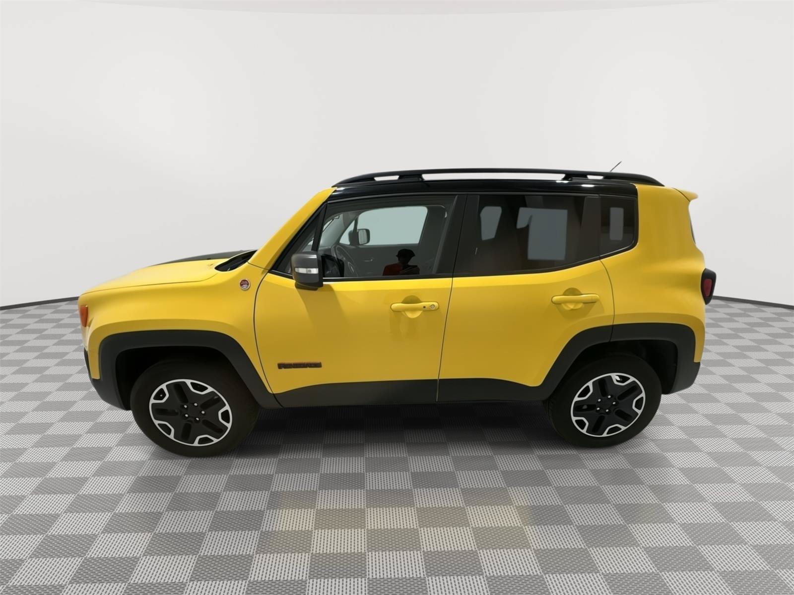 Used 2016 Jeep Renegade Trailhawk AWD/4WD image 2