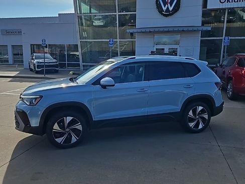 New 2026 Volkswagen Taos SE image 8
