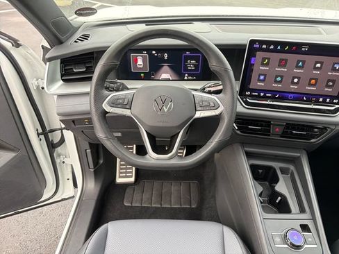 Used 2025 Volkswagen Tiguan SE R-Line AWD/4WD image 15
