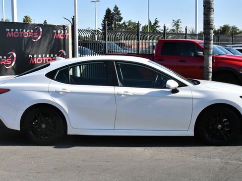 Used 2026 Toyota Camry SE FWD image 9