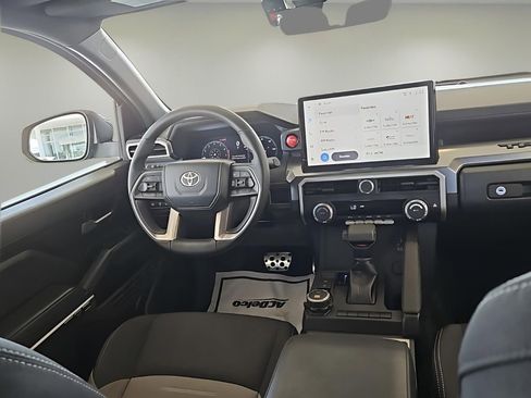 Used 2025 Toyota Tacoma TRD Sport image 25