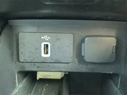 Used 2018 Ford Explorer XLT w/ Equipment Group 202A image 25