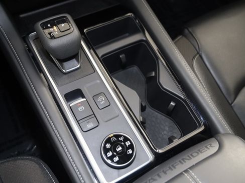 Used 2023 Nissan Pathfinder SL image 28