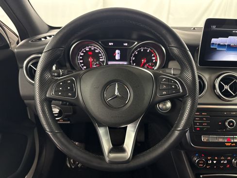 Certified 2019 Mercedes-Benz GLA 250 image 11