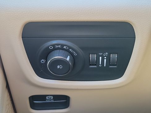 Used 2024 Jeep Grand Cherokee Limited w/ Luxury Tech Group II AWD/4WD image 23