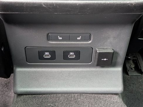 Used 2025 Land Rover Range Rover Velar Dynamic SE image 17