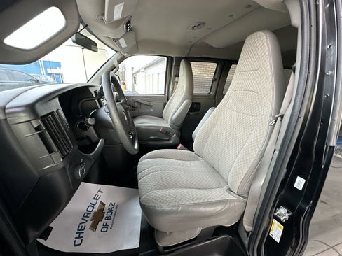 Used 2025 Chevrolet Express 3500 LS RWD image 17