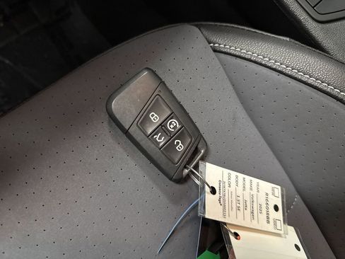 Used 2025 Volkswagen Jetta SE w/ Sunroof Package image 26