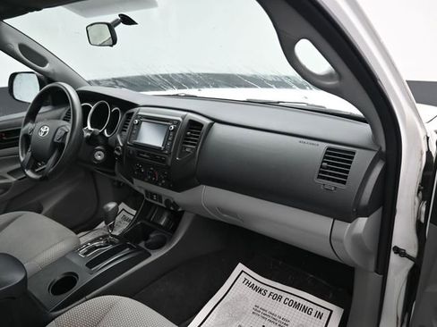 Used 2015 Toyota Tacoma Base image 8