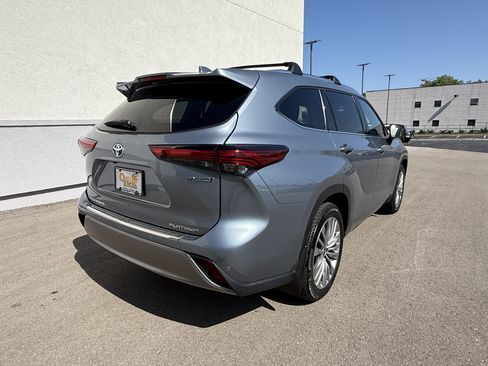 Used 2023 Toyota Highlander Platinum AWD/4WD image 15
