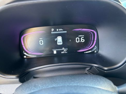 Used 2025 Kia Soul LX w/ LX Technology Package FWD image 36