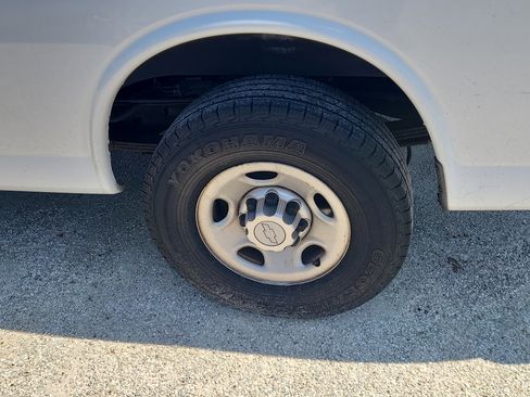 Used 2018 Chevrolet Express 2500 Extended image 7