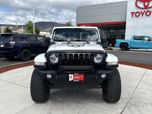 Used 2021 Jeep Gladiator Sport AWD/4WD image 3