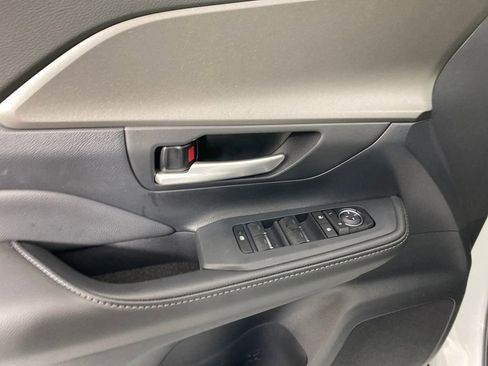 New 2026 Toyota Grand Highlander XLE image 12