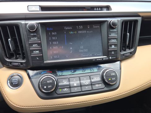 Used 2018 Toyota RAV4 XLE FWD image 18
