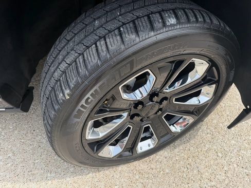 Used 2018 GMC Yukon Denali w/ Denali Ultimate Package RWD image 9
