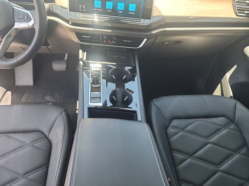 Certified 2026 Volkswagen Atlas SE w/ Panoramic Sunroof Package AWD/4WD image 15