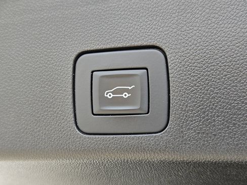 Used 2023 Buick Encore GX Essence w/ Experience Buick Package FWD image 18