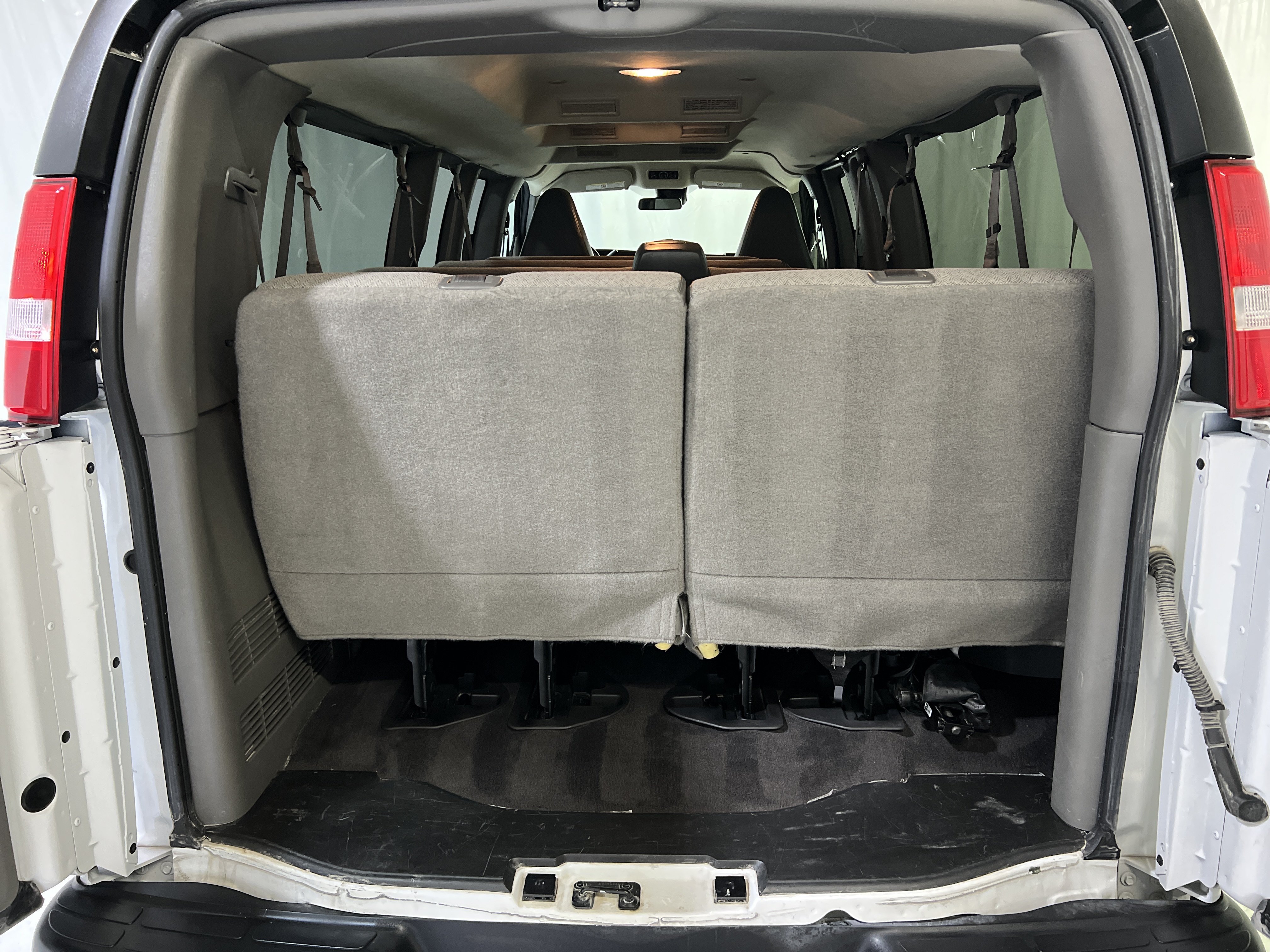 Certified 2025 Chevrolet Express 3500 LT w/ LT Preferred Equipment Group RWD image 14