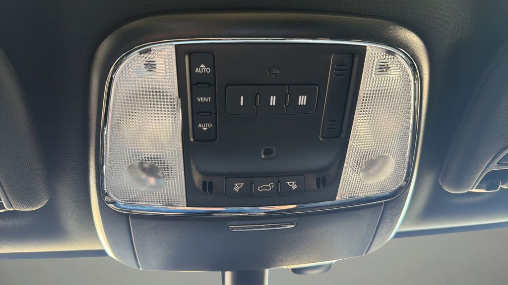 Used 2021 Jeep Grand Cherokee Limited AWD/4WD image 27
