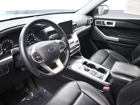 Used 2020 Ford Explorer XLT w/ Equipment Group 202A AWD/4WD image 21