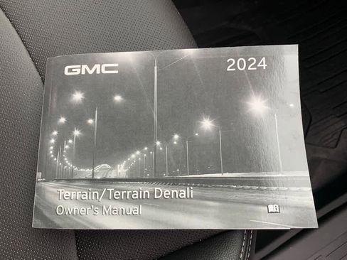Used 2024 GMC Terrain SLT w/ Infotainment Package II AWD/4WD image 28