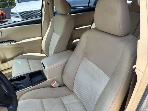 Used 2016 Toyota Camry LE FWD image 10