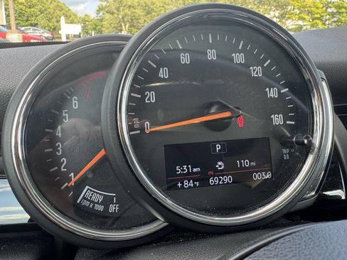 Used 2019 MINI Cooper 4-Door Hardtop w/ Signature Upholstery Package image 12