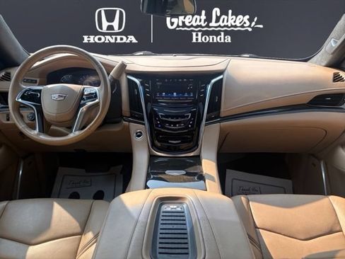 Used 2019 Cadillac Escalade Platinum AWD/4WD image 10