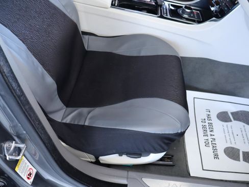 Used 2017 Jaguar XF Premium image 40