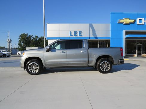 Used 2024 Chevrolet Silverado 1500 High Country w/ Technology Package image 2